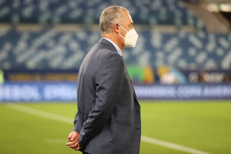 Gustavo Alfaro está en la mira tras una serie de malos resultados Foto: FEF