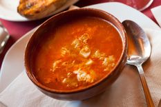 Sopa castellana Una receta simple y en pocos pasos para sorprender a todos. Foto: Shutterstock