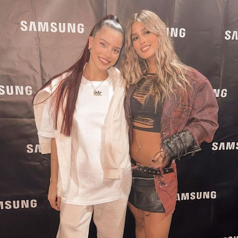 Emilia Mernes y Julieta Poggio con un accesorio que será tendencia Foto: @poggiojulieta