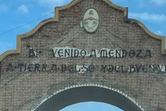 Arco de ingreso a Mendoza Arco del Desaguadero