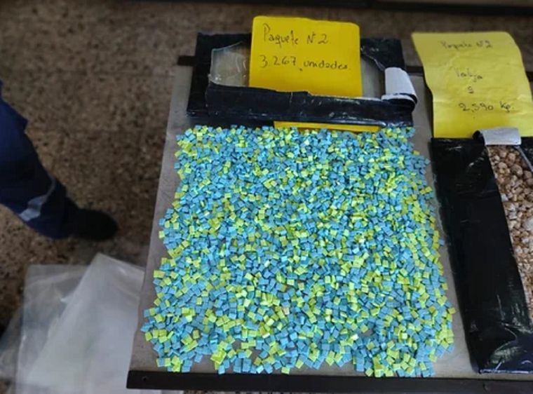 Más de 10 kilos de crack y cerca de 10 mil pastillas de éxtasis fueron secuestradas Foto: NA