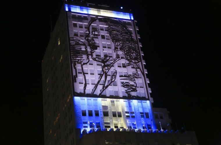 El icónico edificio tiene la imagen de Evita. Foto: MDZ