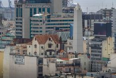 El famoso Chalet Díaz, construido en una terraza sobre la avenida 9 de Julio, está en venta. El famoso Chalet Díaz, construido en una terraza sobre la avenida 9 de Julio, está en venta.