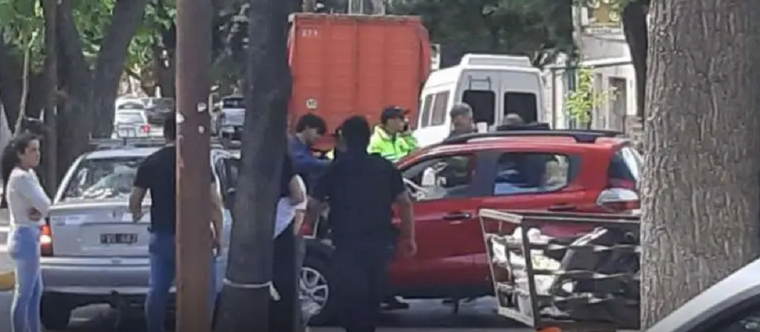 Accidente en calle Santa Fe y Salta de Ciudad. Foto: Twitter
