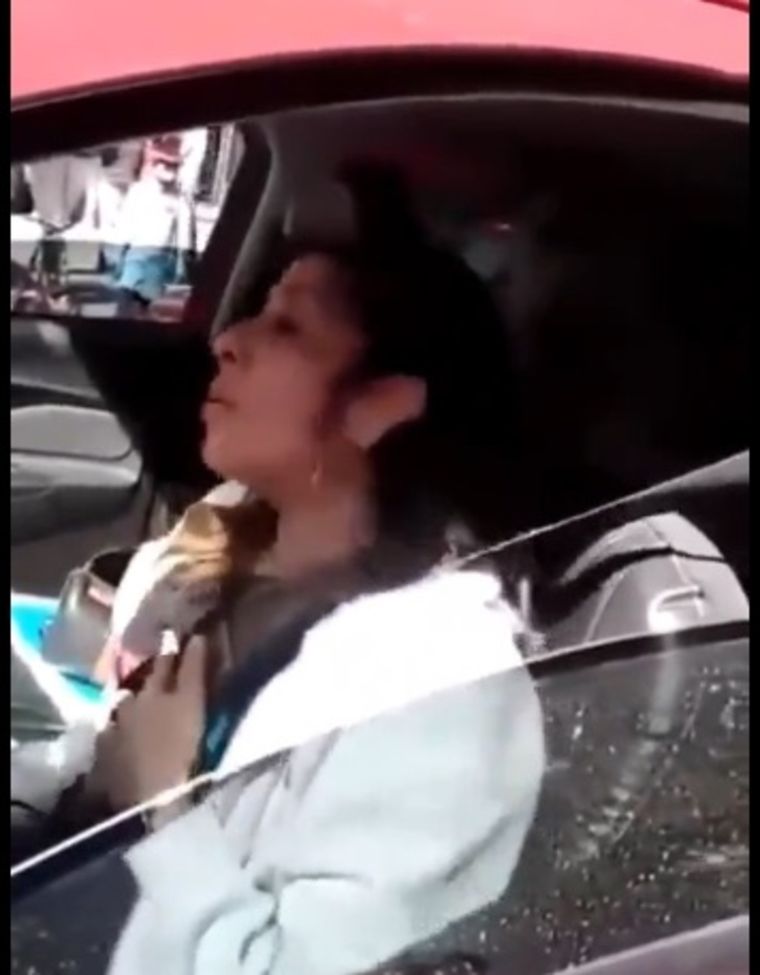 La mujer cuestionó a los efectivos