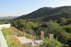 La Paisanita es un pueblo cercano a Córdoba rodeado de vegetación, senderos serranos y playas junto al río Anisacate.