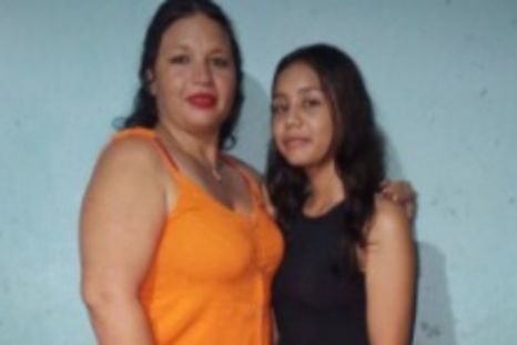 Juliana Marcela Frías (37) y su hija Diana Yerlin Gómez (17) fueron victimas de un doble femicidio en su casa dentro de la localidad de Quitilipi, Chaco. Juliana Marcela Frías (37) y su hija Diana Yerlin Gómez (17) fueron victimas de un doble femicidio en su casa dentro de la localidad de Quitilipi, Chaco.