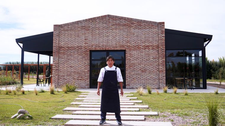 Alfredo nos recibe en Bodega Comedor. Alfredo nos recibe en Bodega Comedor.