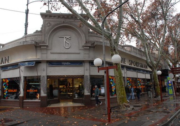 La esquina de San Martín y Entre Ríos, un clásico de Mendoza. Foto: Marcelo Ruiz/ MDZ