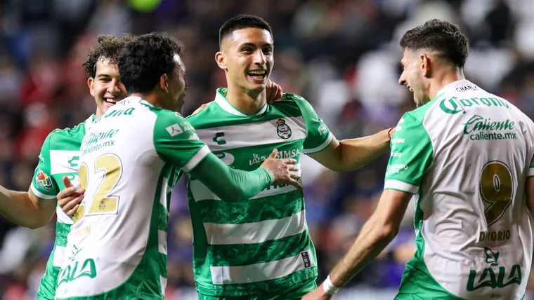 Ezequiel Bullaude atraviesa un gran presente en el Santos Laguna de México. Ezequiel Bullaude atraviesa un gran presente en el Santos Laguna de México.