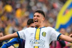 Alejo Véliz es pura felicidad tras marcar el gol con el que Central puso el 1-0 ante Newells. Foto: @RosarioCentral Alejo Véliz es pura felicidad tras marcar el gol con el que Central puso el 1-0 ante Newells. Foto: @RosarioCentral