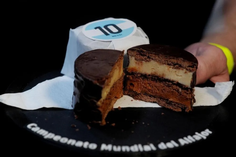 Así es el mejor alfajor del mundo que se fabrica en Campana. Foto: Télam