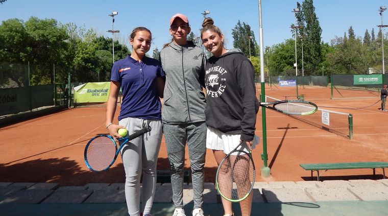 Tiziana Rizzato, Agustina Badatto y Ana Álvarez Storni, de El Trébol, derrotaron al Andino en Primera Damas. Foto: Juan Borsani/MDZ