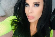 con un ajustado top y un pantalon rojo charlotte caniggia se lucio en redes