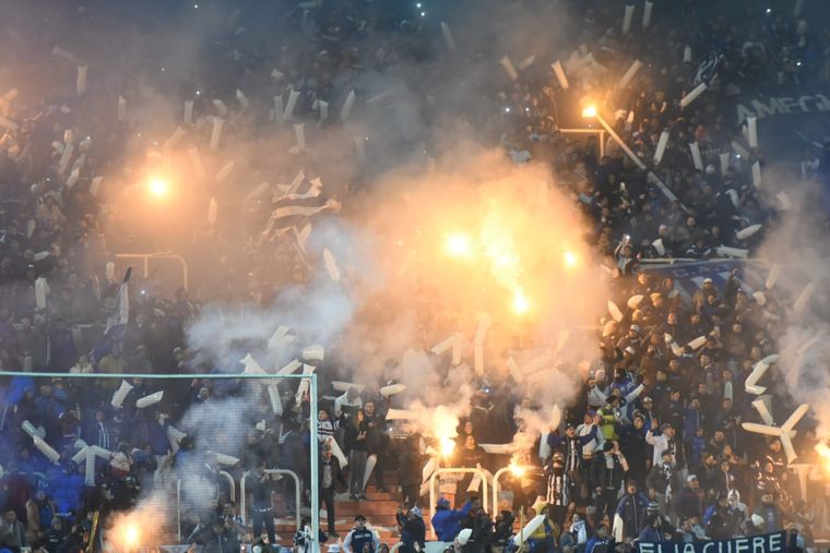 La fiesta de la T en las tribunas Foto: Maximiliano Ríos / MDZ
