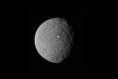 ¿que son esos dos puntos brillantes en ceres?