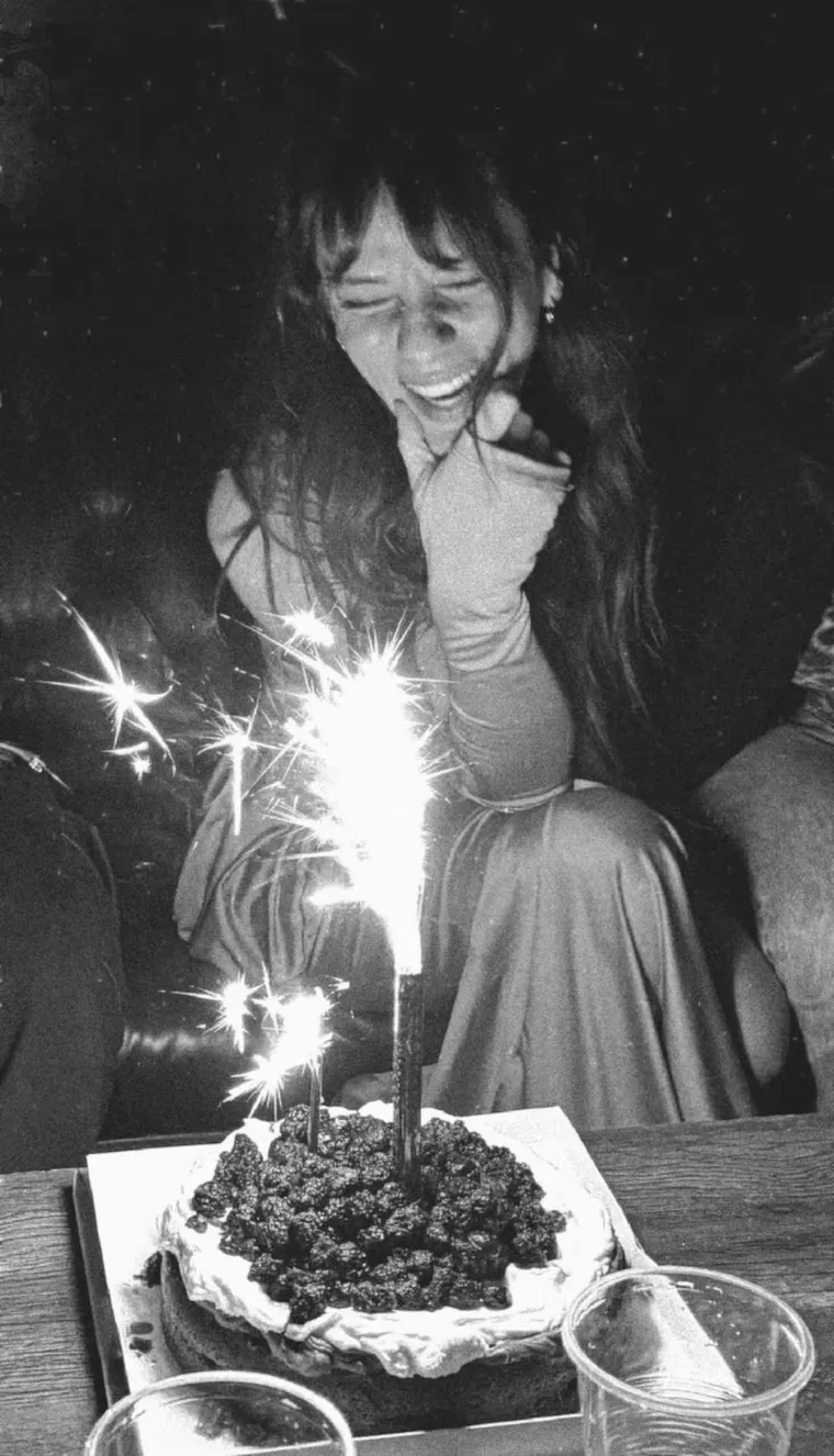 Gimena optó por esperar varios días después de su cumpleaños para festejar con su círculo cercano. Gimena optó por esperar varios días después de su cumpleaños para festejar con su círculo cercano.