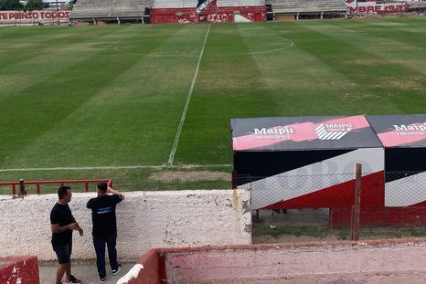El partido que debía jugarse en el estadio de Maipú fue suspendido por falta de garantías. El partido que debía jugarse en el estadio de Maipú fue suspendido por falta de garantías.