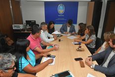 El Gobierno de Mendoza reanuda las conversaciones con los gremios estatales en el ámbito de paritarias salariales.