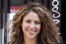 Shakira se emocionó hasta las lágrimas con el regalo de cumpleaños de Carlos Vives. Shakira se emocionó hasta las lágrimas con el regalo de cumpleaños de Carlos Vives.