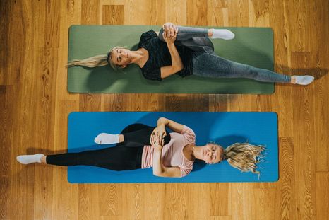 Los ejercicios para la rodilla pueden ayudar a que esta articulación no sufra los dolores que padecen muchos adultos mayores actualmente.