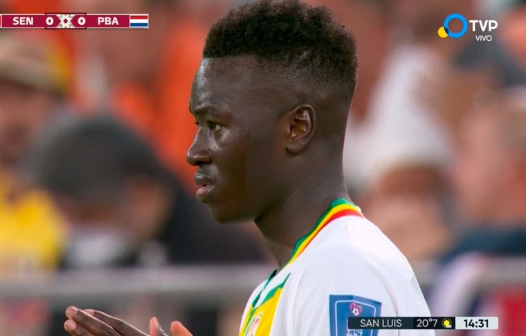 TV Pública La FIFA prohibió a la TV Pública cualquier señal de duelo en la gráfica durante las transmisiones de los partidos del Mundial.