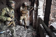 Las tropas de Ucrania siguen combatiendo contra Rusia. Foto: EFE