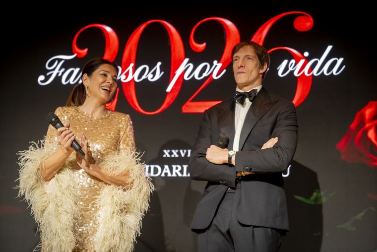 Andrea Frigerio junto a Iván de Pineda conduciendo la gala de Fundaleu.