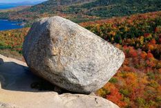 A simple vista pareciera que estas rocas pueden ser derribadas con un pequeño empujón. Foto: Getty Images