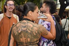 La lluvia no frenó el brindis en la calle más famosa de Mendoza.