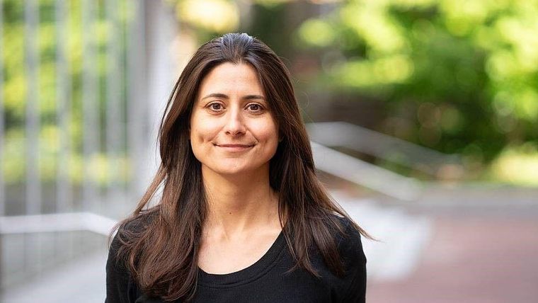 Arwa Mahdawi: &quot;Algún día, cuando mi hija de 4 años lea sobre Gaza me preguntará ¿cómo pasó esto?. Y al menos podré decirle: Hice lo que pude...es una cuestión de poder mirarme al espejo&quot;.