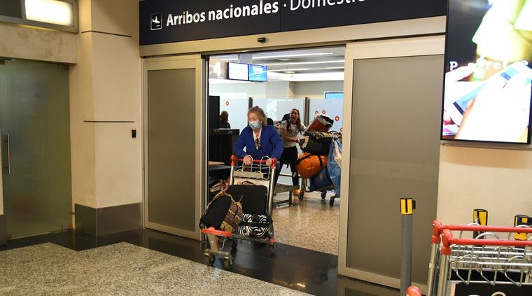 Advierten que se pueden cancelar vuelos por falta de dólares Foto: ALF PONCE MERCADO / MDZ