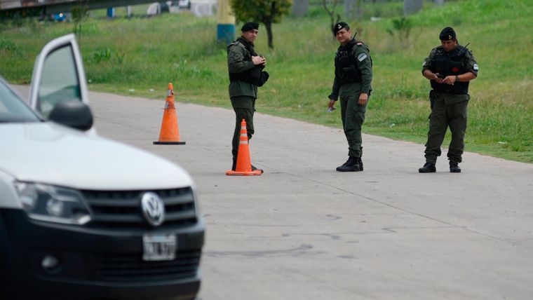 El control de Gendarmería halló una bolsa y una mochila con elementos que el conductor no supo cómo explicar