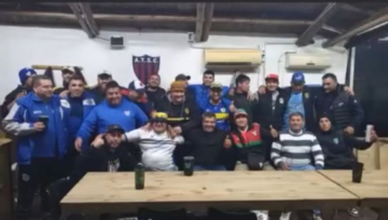 Referentes de las hinchadas de algunos clubes de Mendoza llevan adelante la lucha contra la violencia en el fútbol. Referentes de las hinchadas de algunos clubes de Mendoza llevan adelante la lucha contra la violencia en el fútbol.