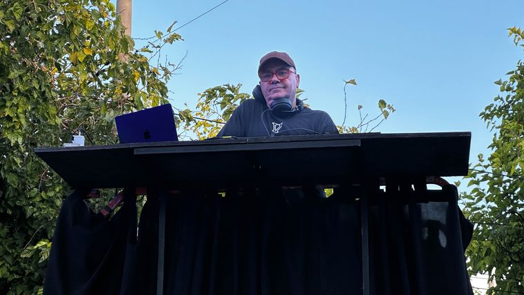 Javier Guerra, un crack musicalizando el evento. Javier Guerra, un crack musicalizando el evento.