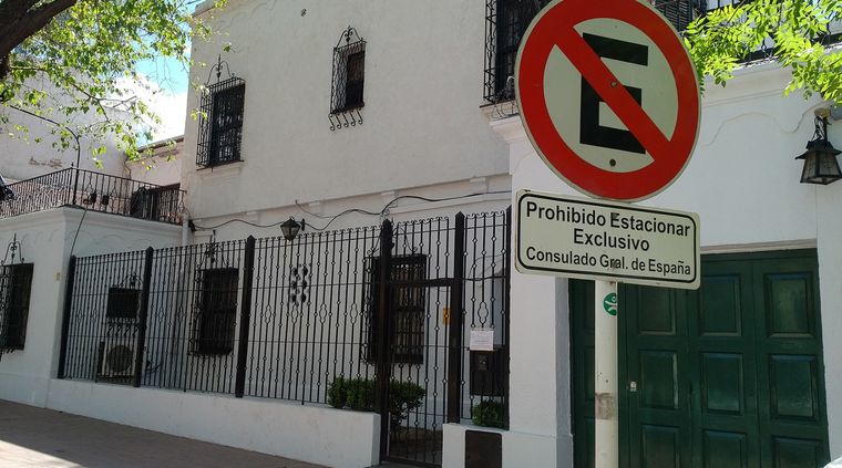 El Consulado de España en Mendoza sobre la calle Agustín Álvarez. Foto: ALF PONCE MERCADO / MDZ