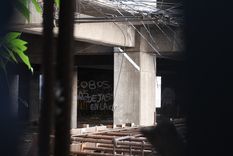 Así se ve por dentro el edificio abandonado de la calle Necochea. Foto: Walter Moreno/Mdz