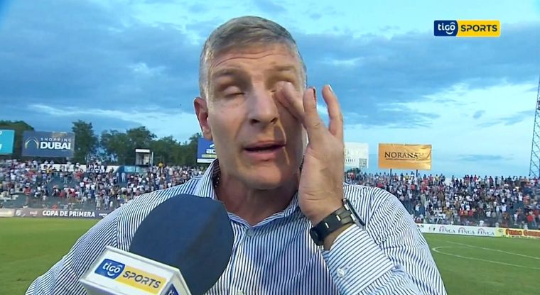 El DT sumó el primer trofeo a sus vitrinas. Foto: Captura