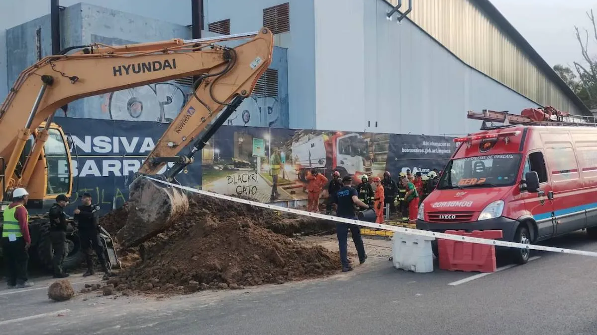 Nuñez: derrumbe en una excavación sobre Avenida Lugones