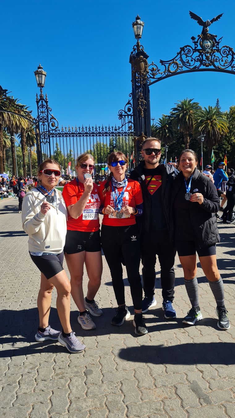 Lea 21km, Betina 4 km, Verónica 21 km ella sacó tercer puesto en la categoría 60 a 65 años, Diego 21km, Cecilia 21 km, vinieron desde Rafaela, Santa Fe. Lea 21km, Betina 4 km, Verónica 21 km ella sacó tercer puesto en la categoría 60 a 65 años, Diego 21km, Cecilia 21 km, vinieron desde Rafaela, Santa Fe.