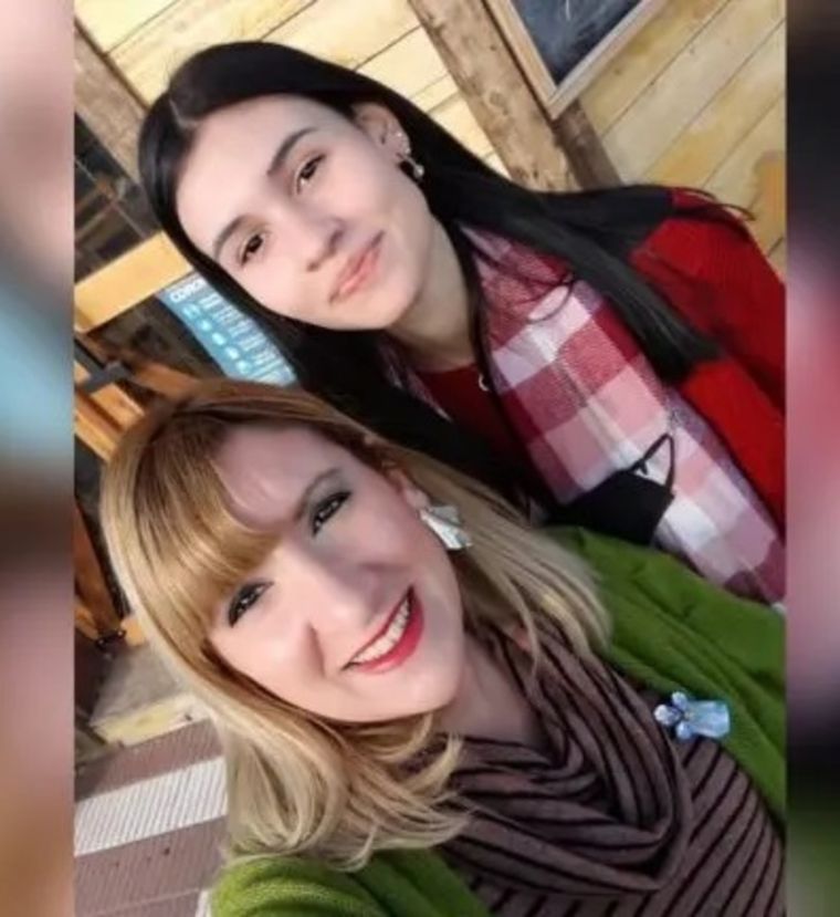 Agustina junto a su madre