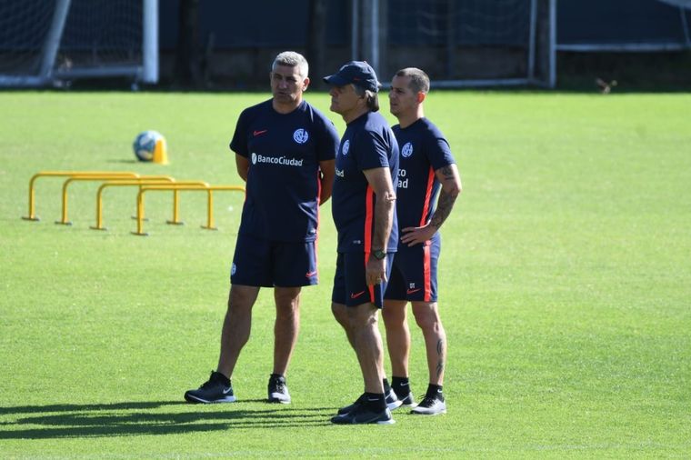 El Beto Acosta, Hugo Tocalli y el Pipi Romagnoli. San Lorenzo Foto: San Lorenzo