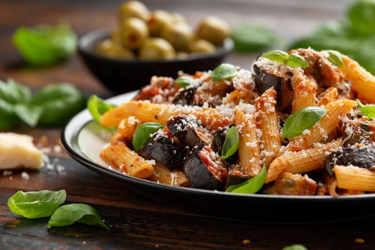 Es considerada una receta “pobre” pero elegante, ya que transforma ingredientes simples en un plato refinado. Es considerada una receta “pobre” pero elegante, ya que transforma ingredientes simples en un plato refinado.