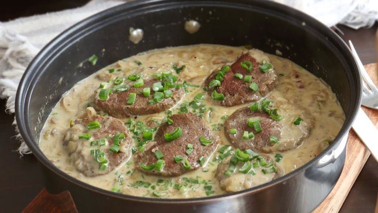 Admira este lomo al champiñón con crema de verdeo más que delicioso, ¡sin dudas, a todos les encantará!