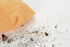 Para saber si es de calidad un paño de microfibra se tiene que notar los espacios entre las fibras, ya que ésto maximiza la capacidad de la tela para recoger suciedad y absorber líquidos. Foto: Pixabay - pixabay.com