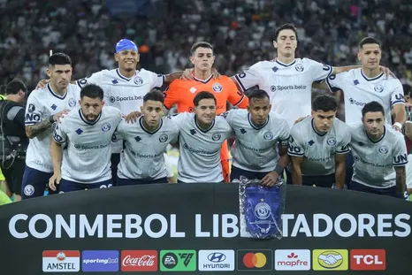 Independiente Rivadavia enfrenta a La Guaira en el Estadio Olímpico de la UCV. Independiente Rivadavia enfrenta a La Guaira en el Estadio Olímpico de la UCV.
