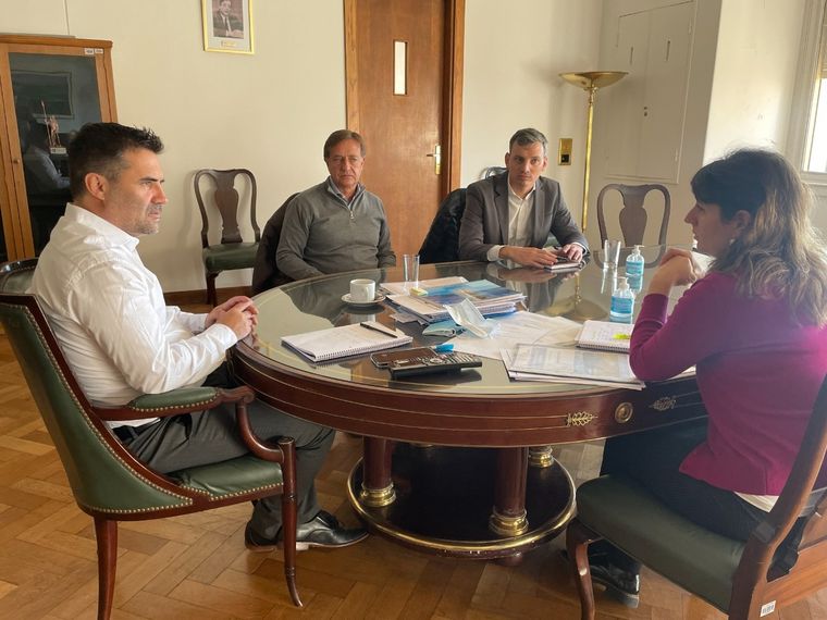 Rodolfo Suarez junto a Pablo Magistocchi. Foto: Prensa Gobierno de Mendoza