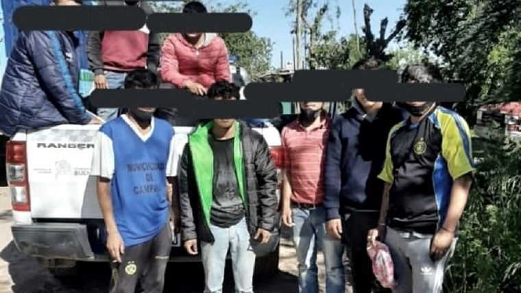 Parte de los trabajadores esclavizados que fueron rescatados en La Plata