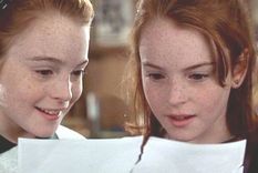 mira como esta hoy la doble de lindsay lohan en juego de gemelas