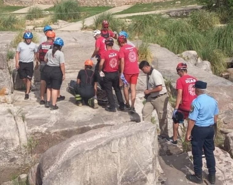 Un turista bonaersense se convirtió el viernes en la quinta persona ahogada en ríos serranos del valle de Traslasierra Foto: Policia de Córdoba